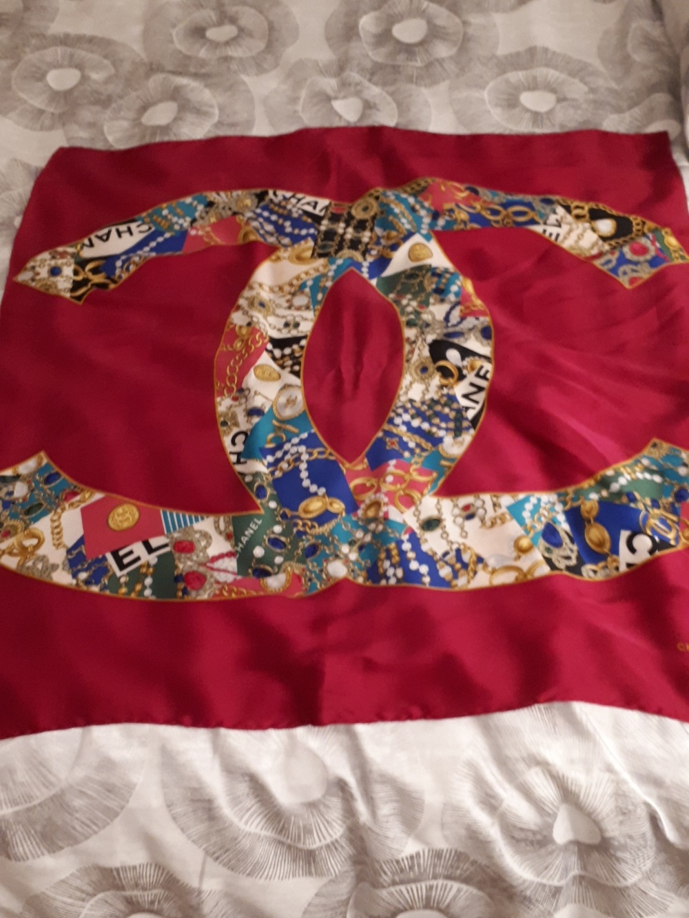 CHANEL 100% Silk Scarf Gorgeous & Luxurious with Multicolor CC Logo Authentic - Picture 8 of 15